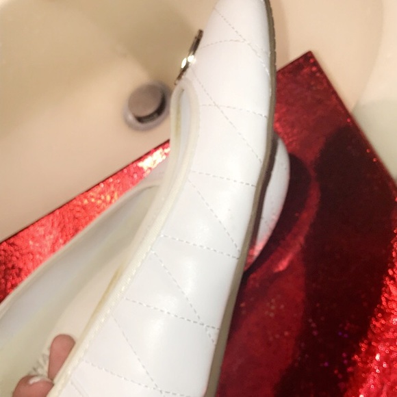 White Michael Kor flats with silver Mk - Picture 2 of 3